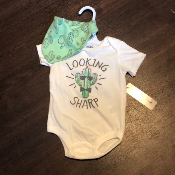Other - 3/$20🎉NWT Looking Sharp onesie and cactus bib 9mo